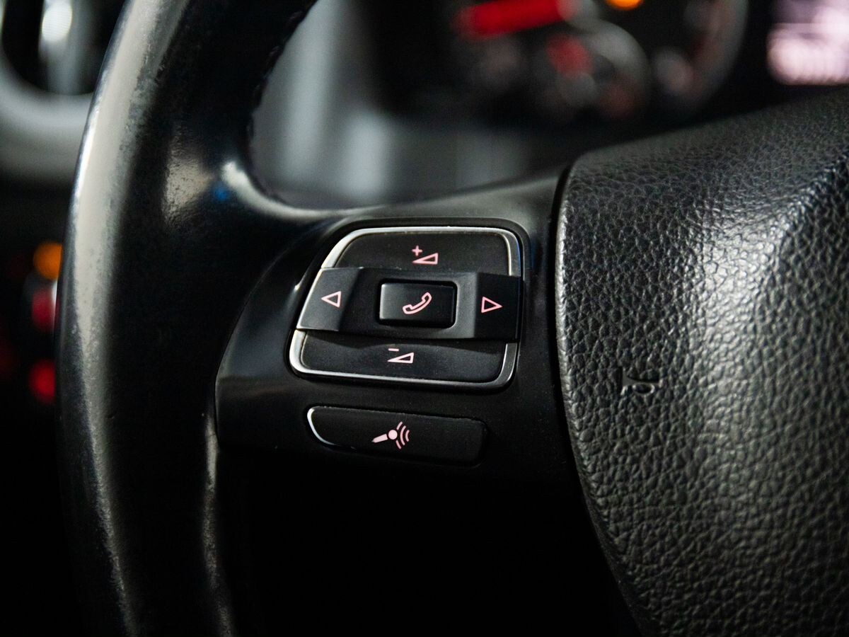 Volkswagen Tiguan 2012 - фото автомобиля
