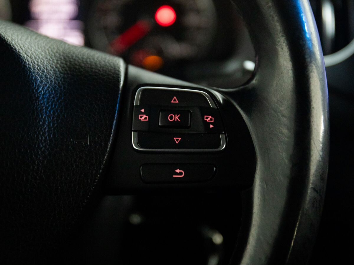 Volkswagen Tiguan 2012 - фото автомобиля