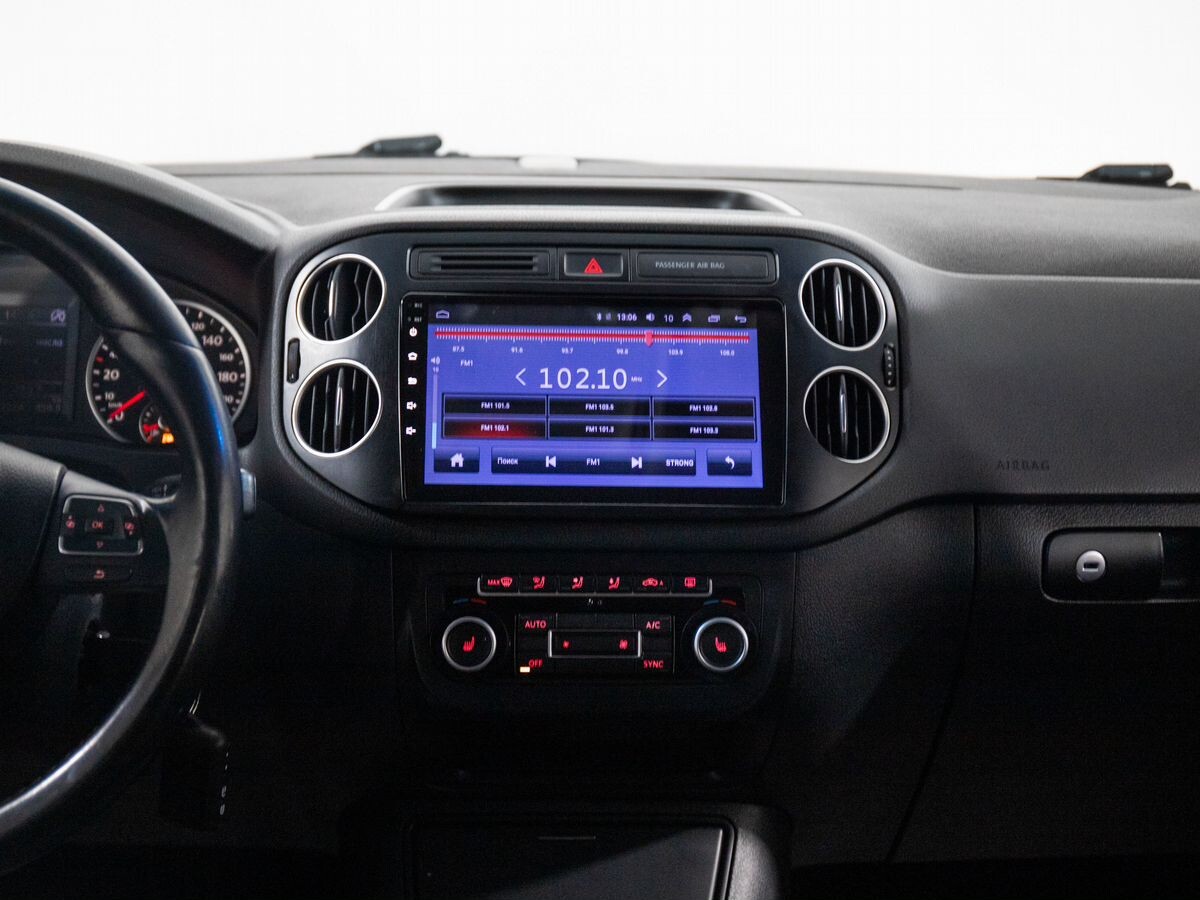 Volkswagen Tiguan 2012 - фото автомобиля