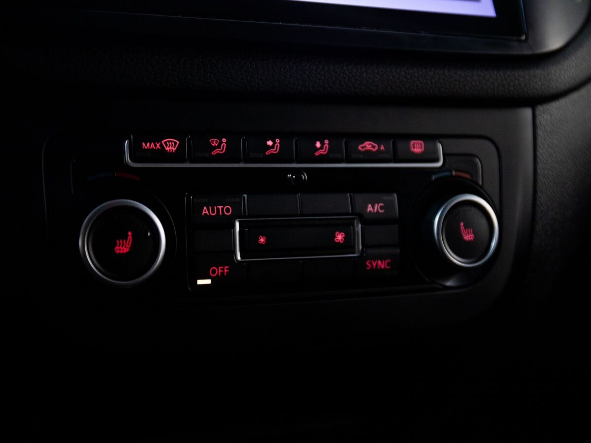 Volkswagen Tiguan 2012 - фото автомобиля