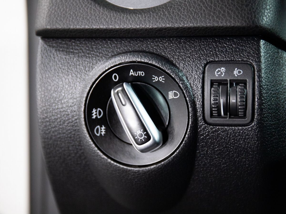 Volkswagen Tiguan 2012 - фото автомобиля