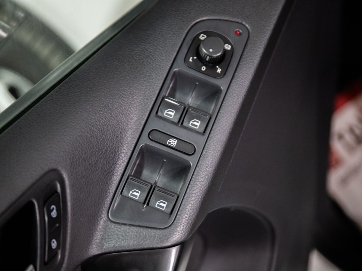 Volkswagen Tiguan 2012 - фото автомобиля