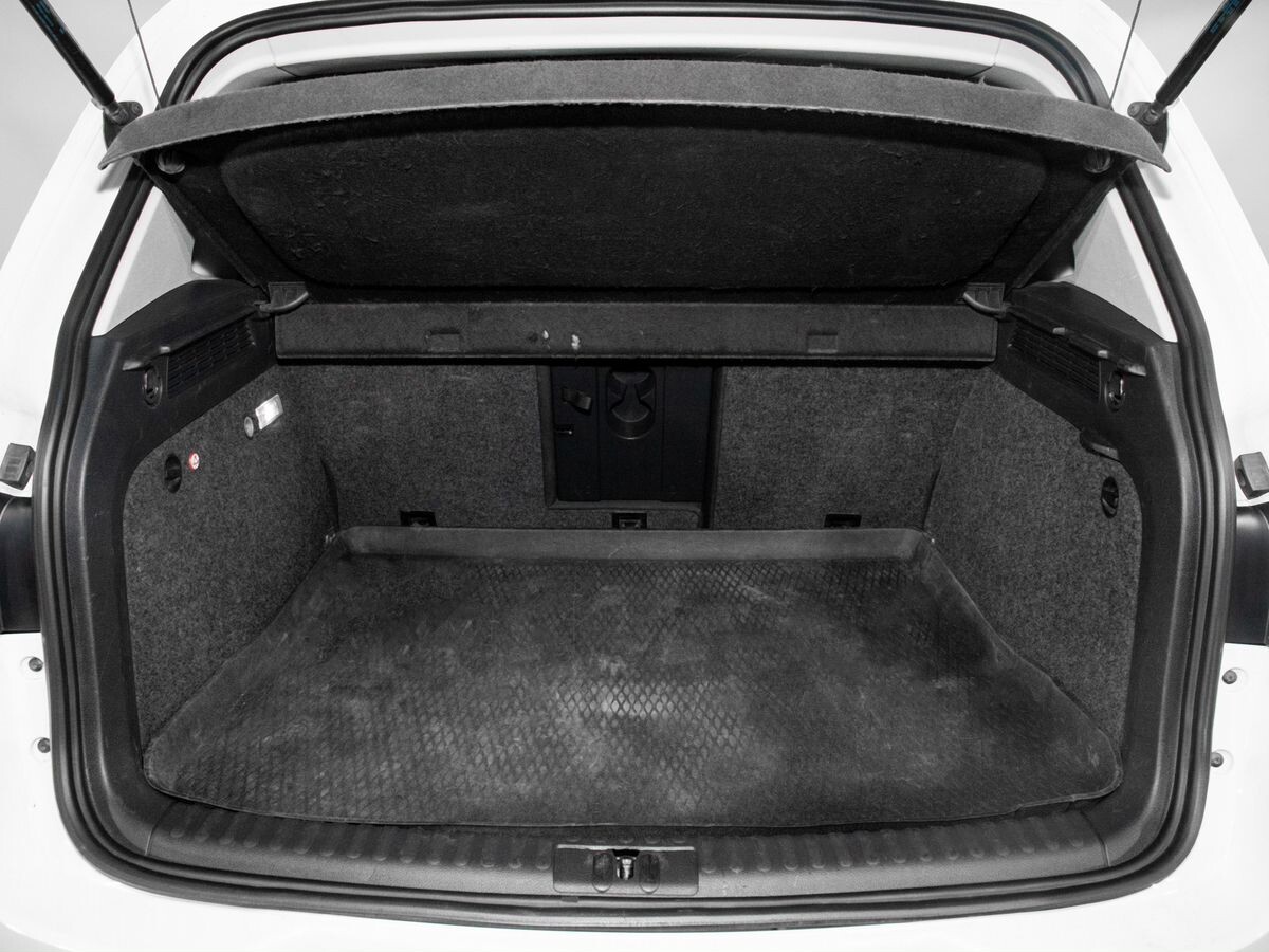 Volkswagen Tiguan 2012 - фото автомобиля