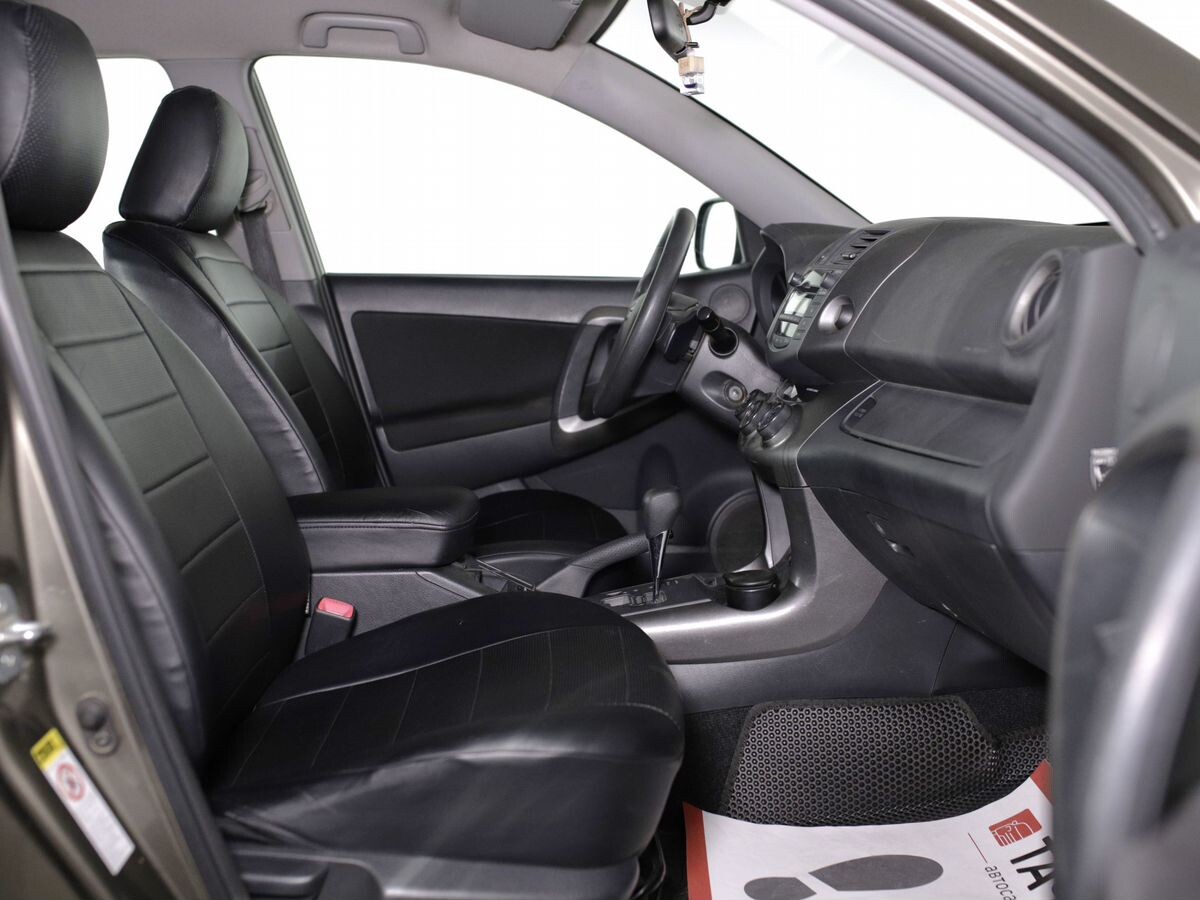 Toyota RAV4 2010 - фото автомобиля