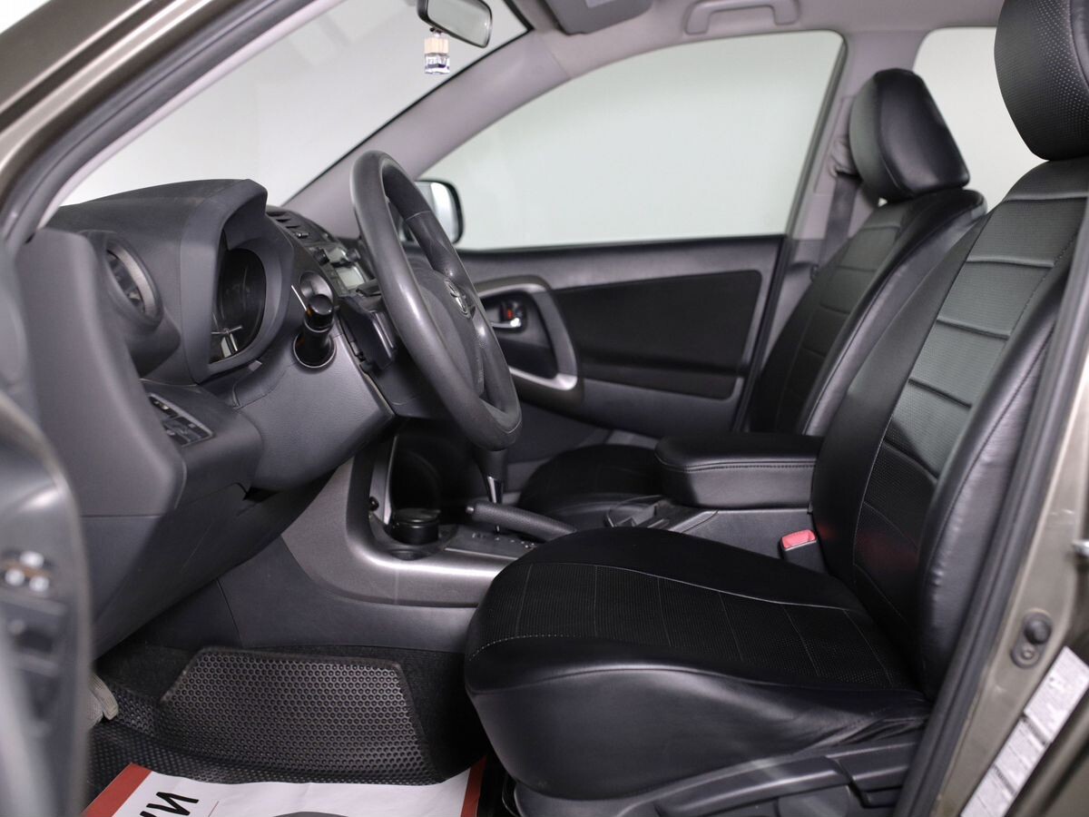 Toyota RAV4 2010 - фото автомобиля