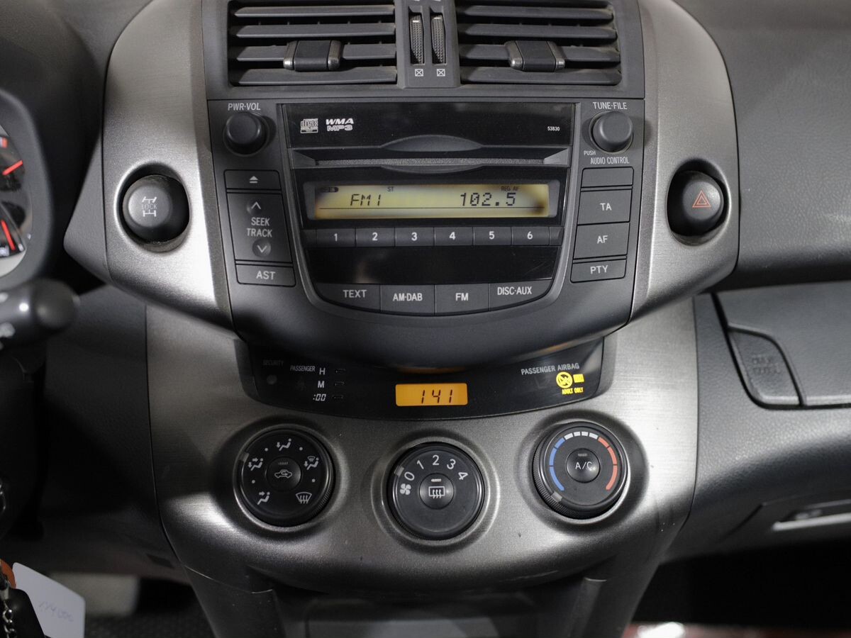 Toyota RAV4 2010 - фото автомобиля