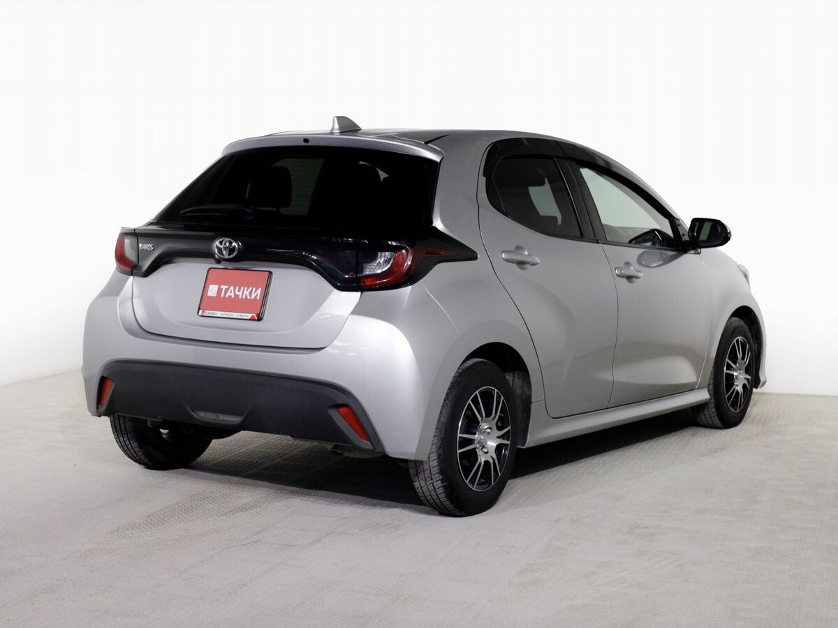 Toyota Yaris 2021 - фото автомобиля