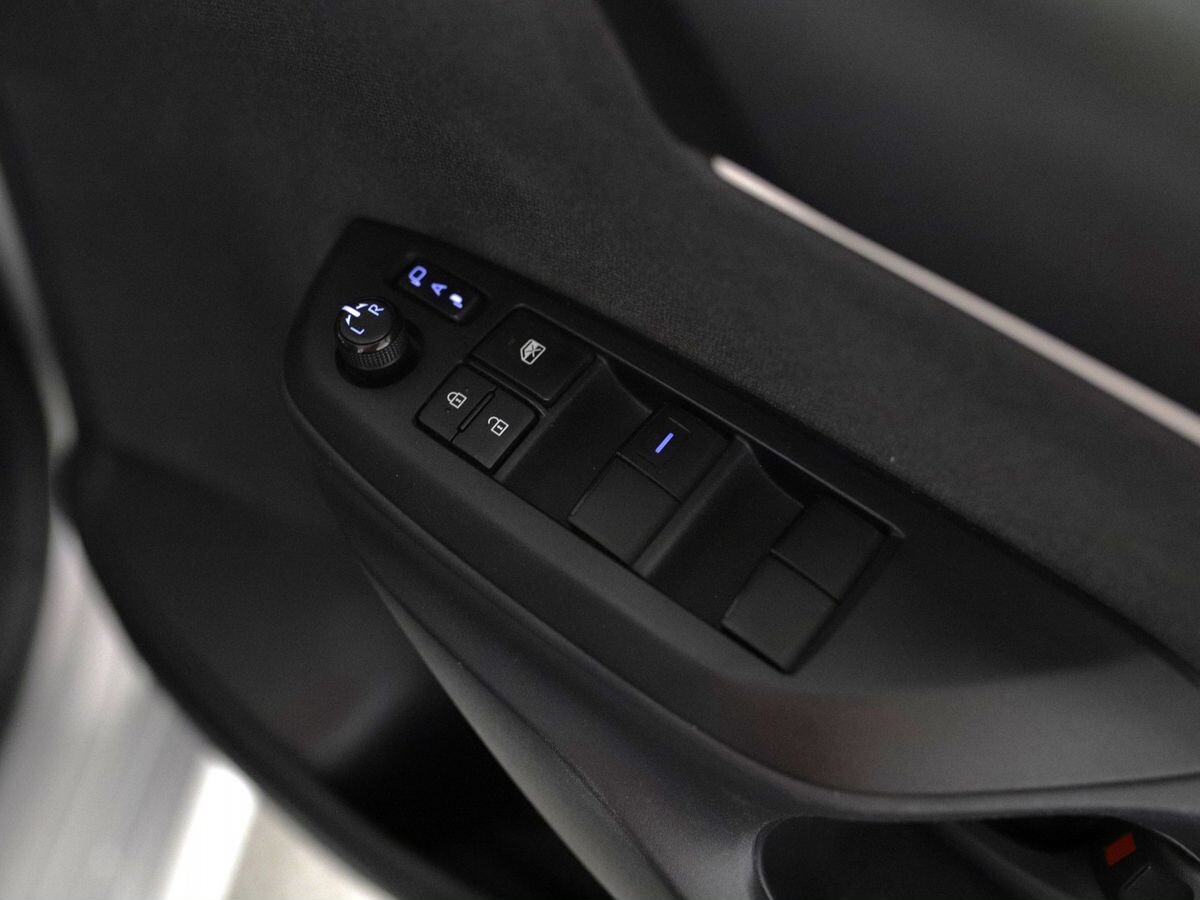 Toyota Yaris 2021 - фото автомобиля