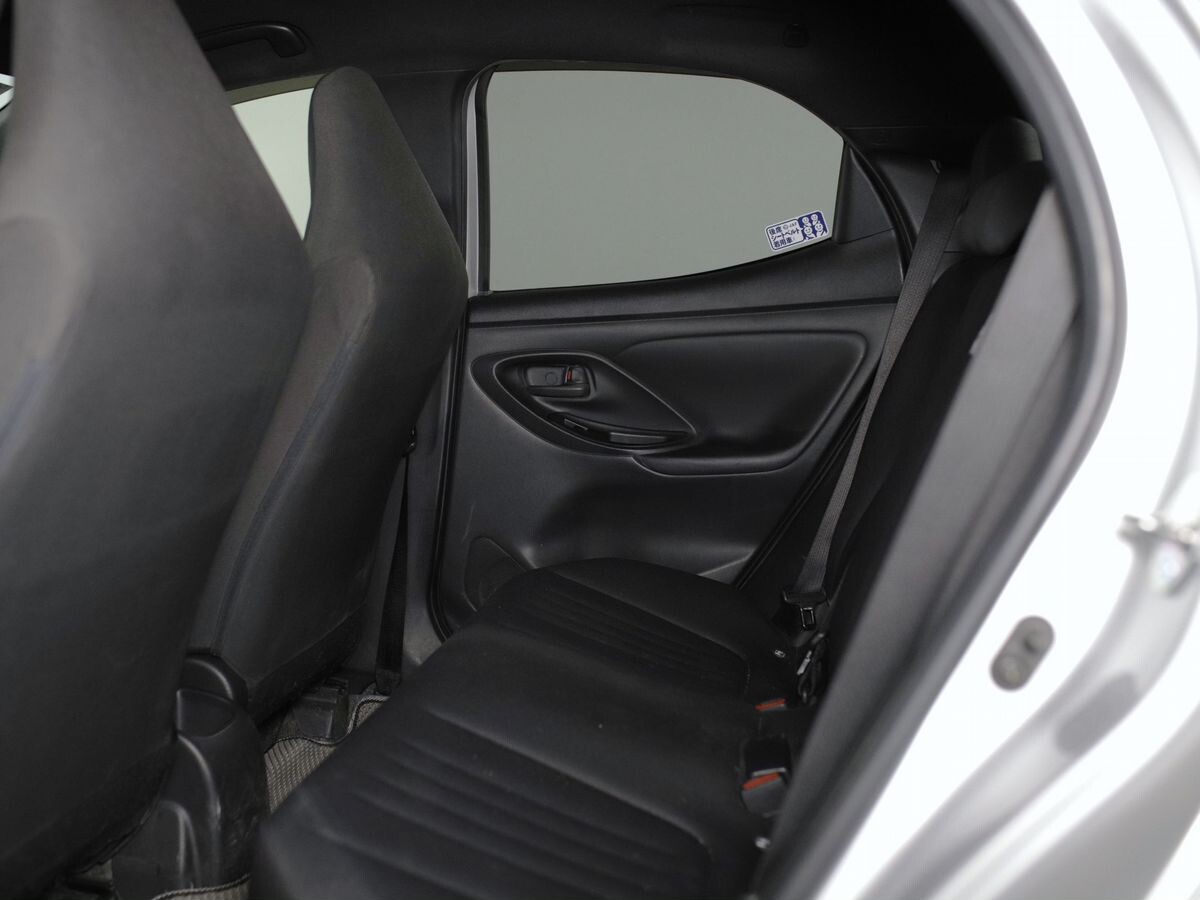 Toyota Yaris 2021 - фото автомобиля