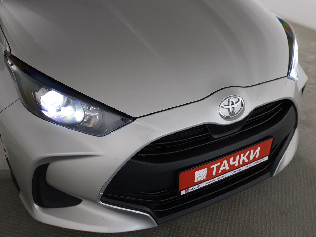 Toyota Yaris 2021 - фото автомобиля
