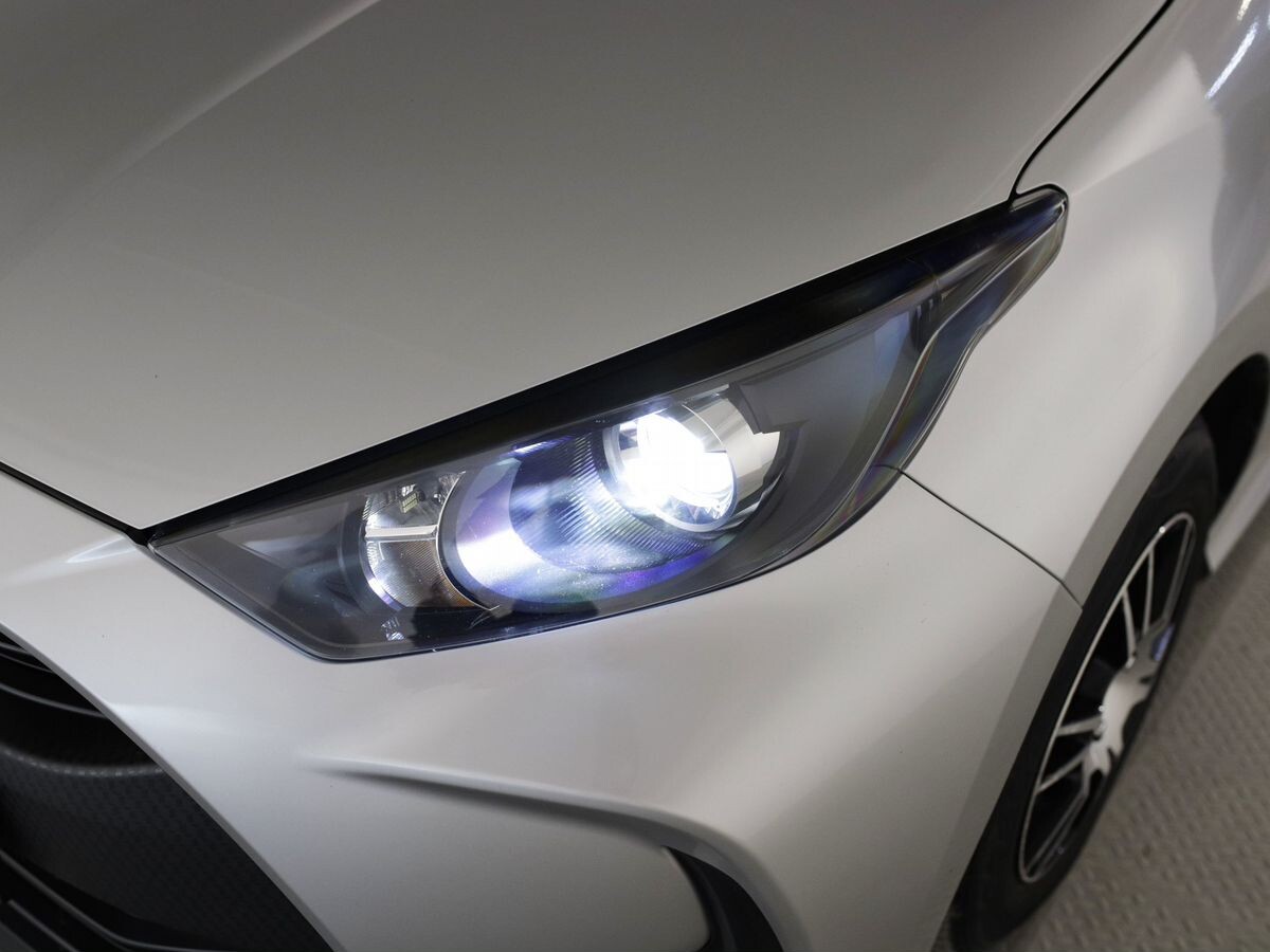 Toyota Yaris 2021 - фото автомобиля