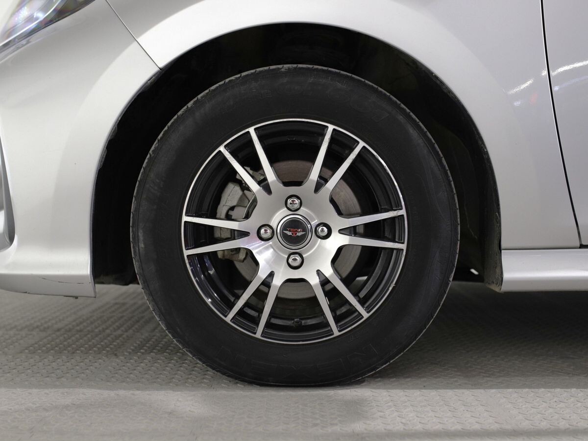 Toyota Yaris 2021 - фото автомобиля
