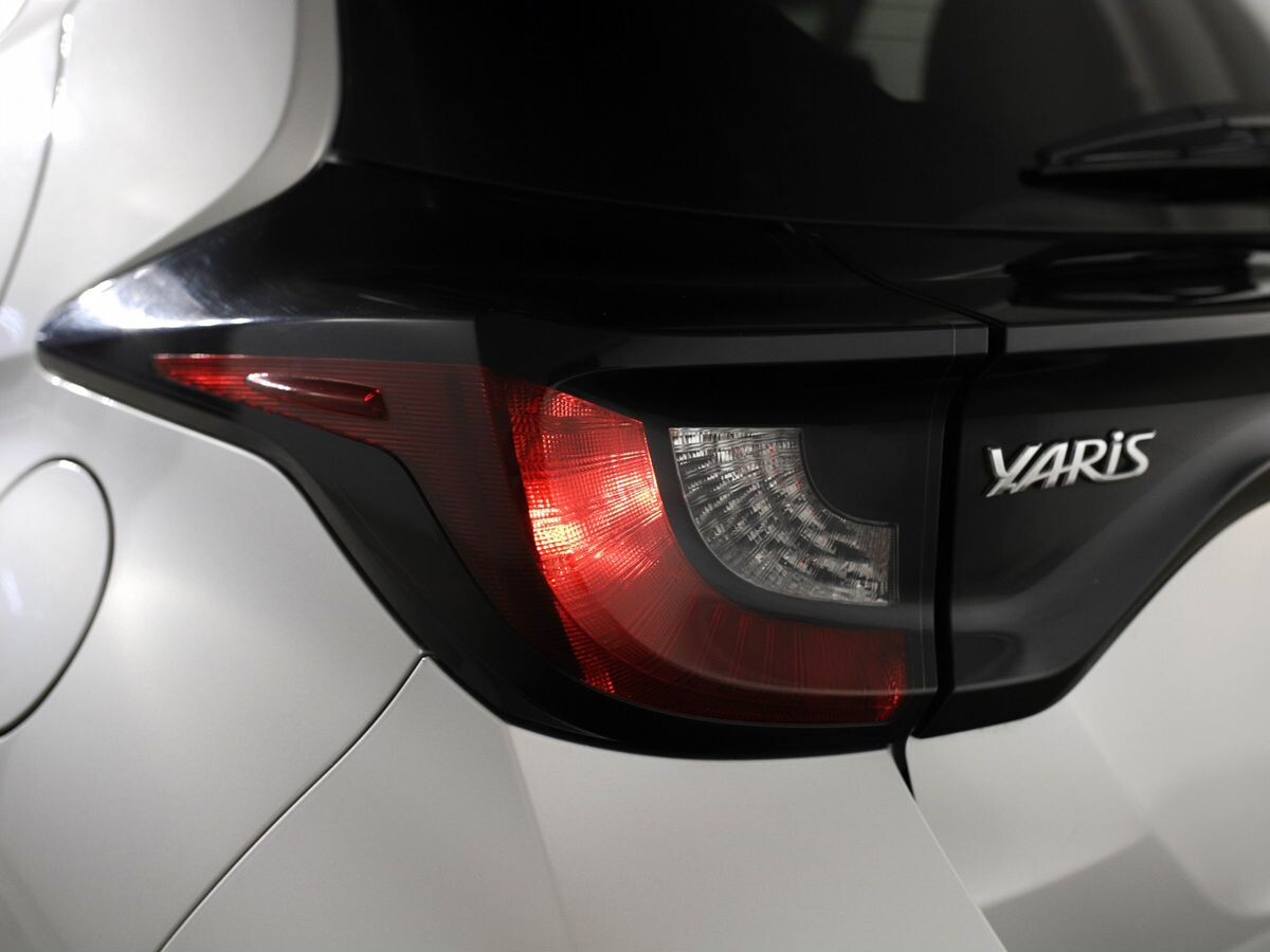 Toyota Yaris 2021 - фото автомобиля