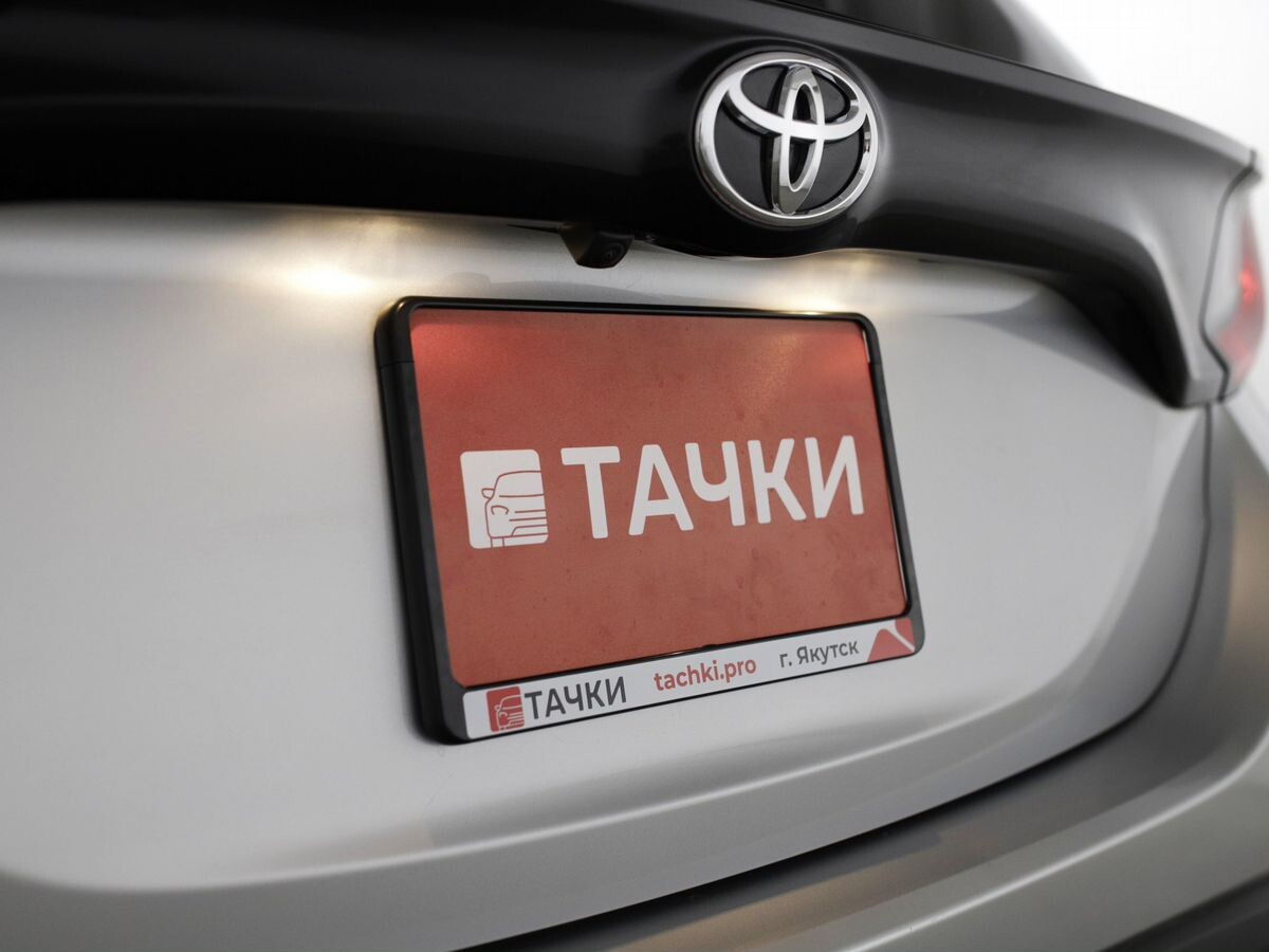 Toyota Yaris 2021 - фото автомобиля