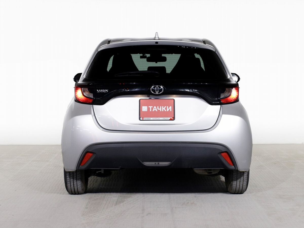 Toyota Yaris 2021 - фото автомобиля