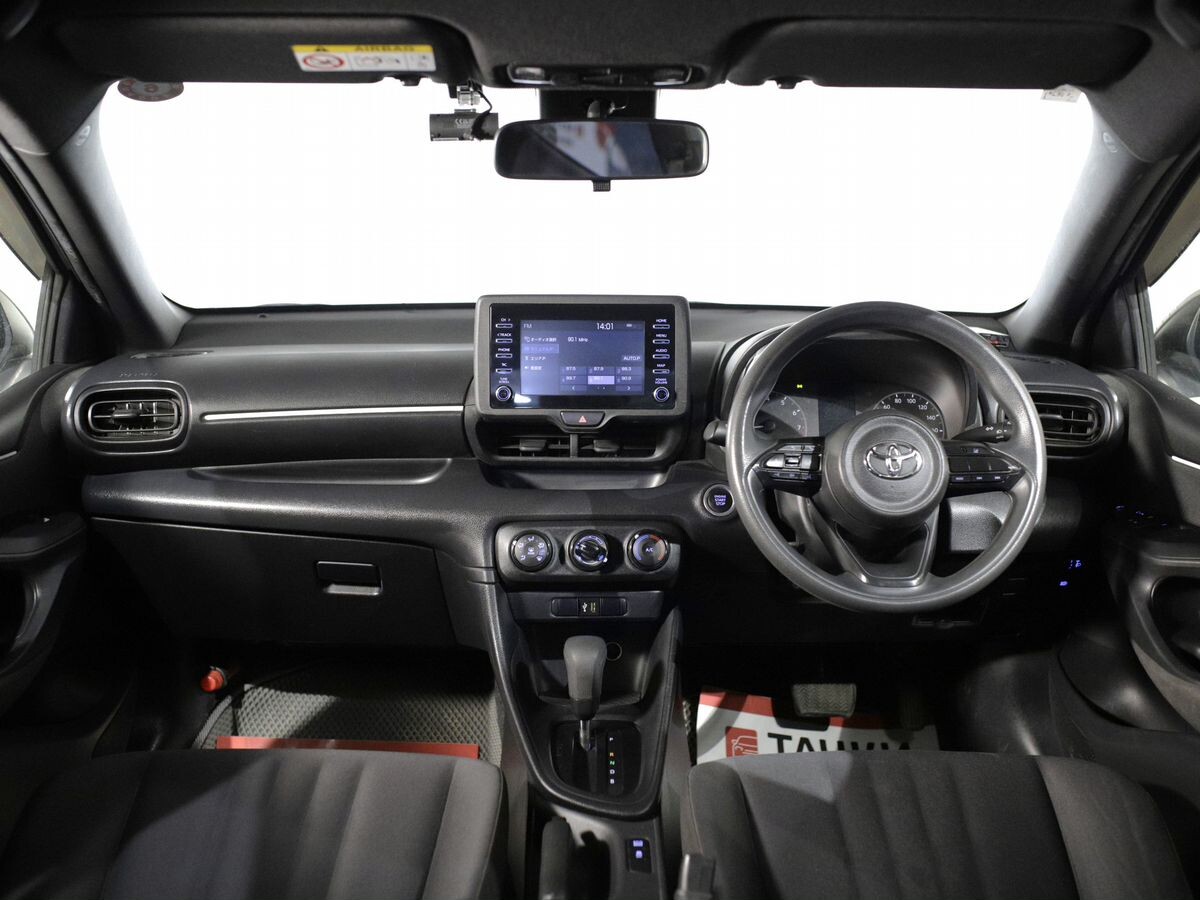 Toyota Yaris 2021 - фото автомобиля