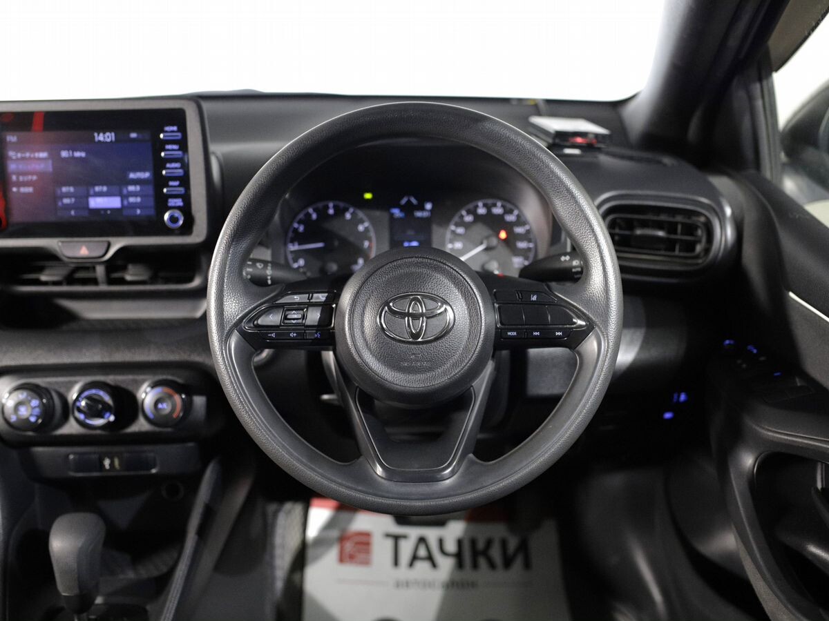 Toyota Yaris 2021 - фото автомобиля