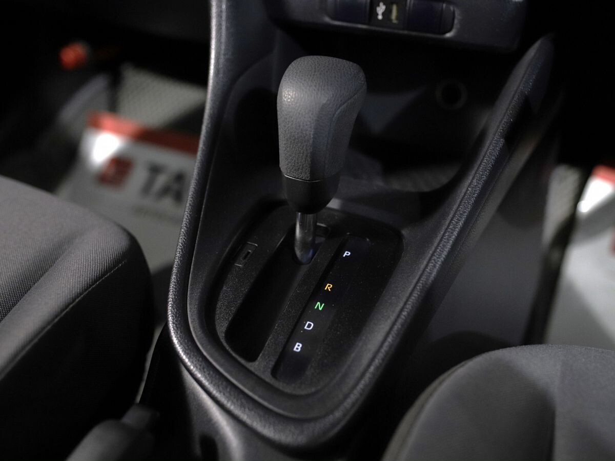 Toyota Yaris 2021 - фото автомобиля