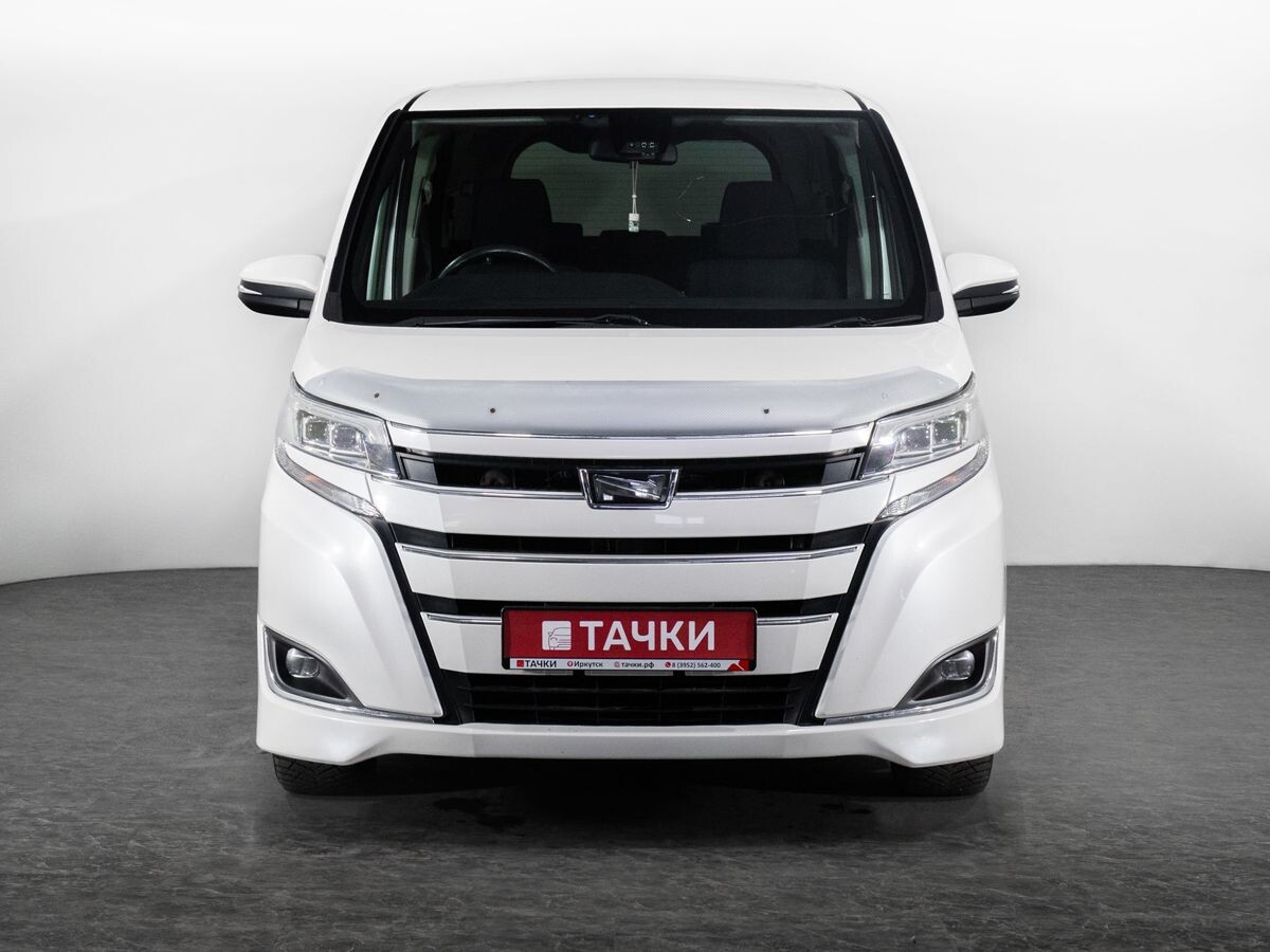 Toyota Noah 2017 - фото автомобиля