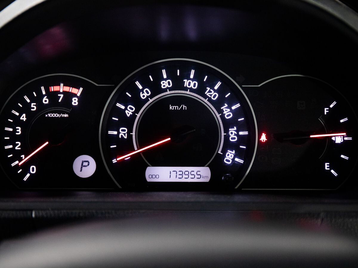Toyota Noah 2017 - фото автомобиля