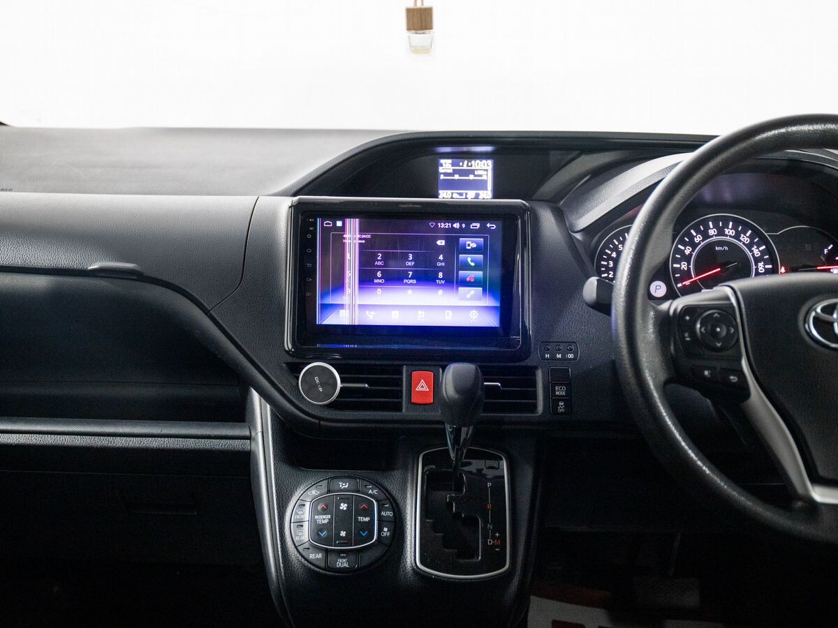 Toyota Noah 2017 - фото автомобиля