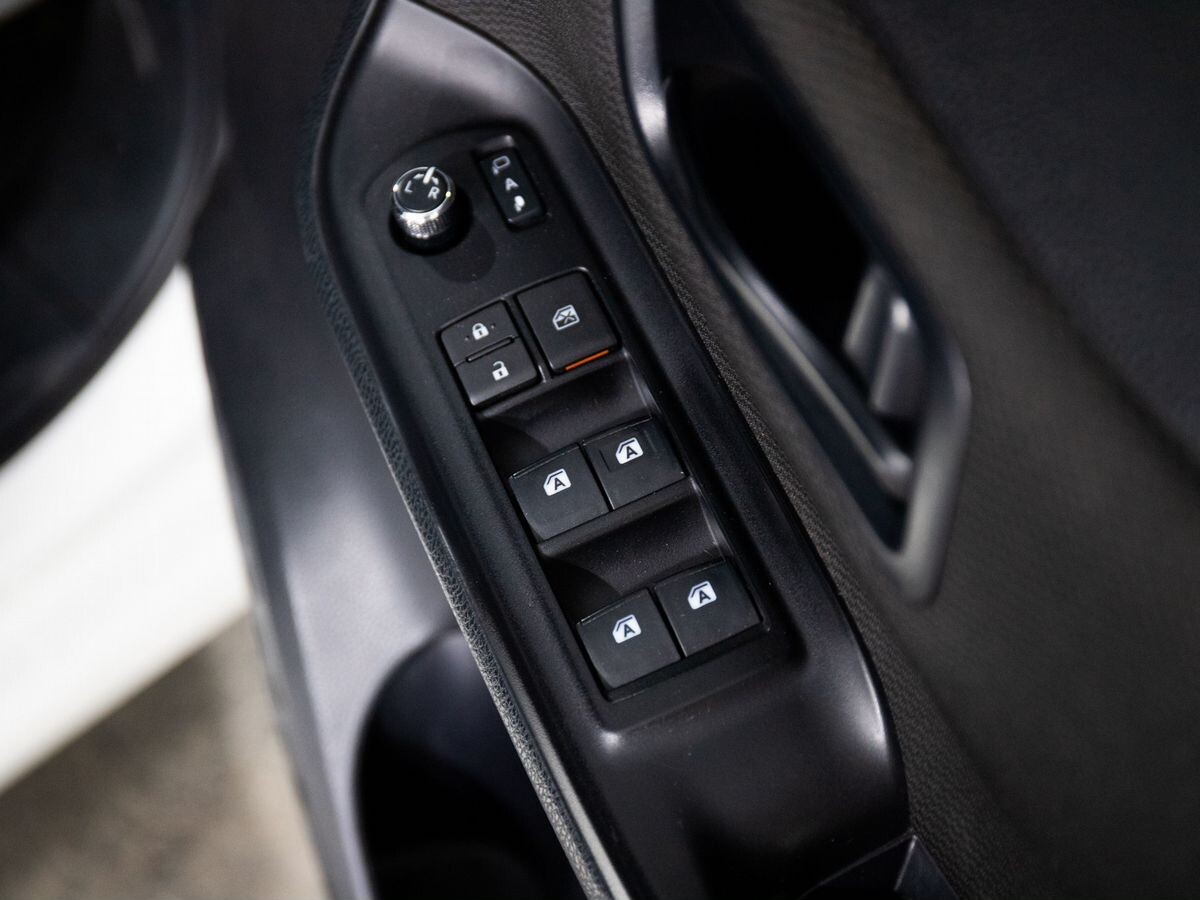 Toyota Noah 2017 - фото автомобиля