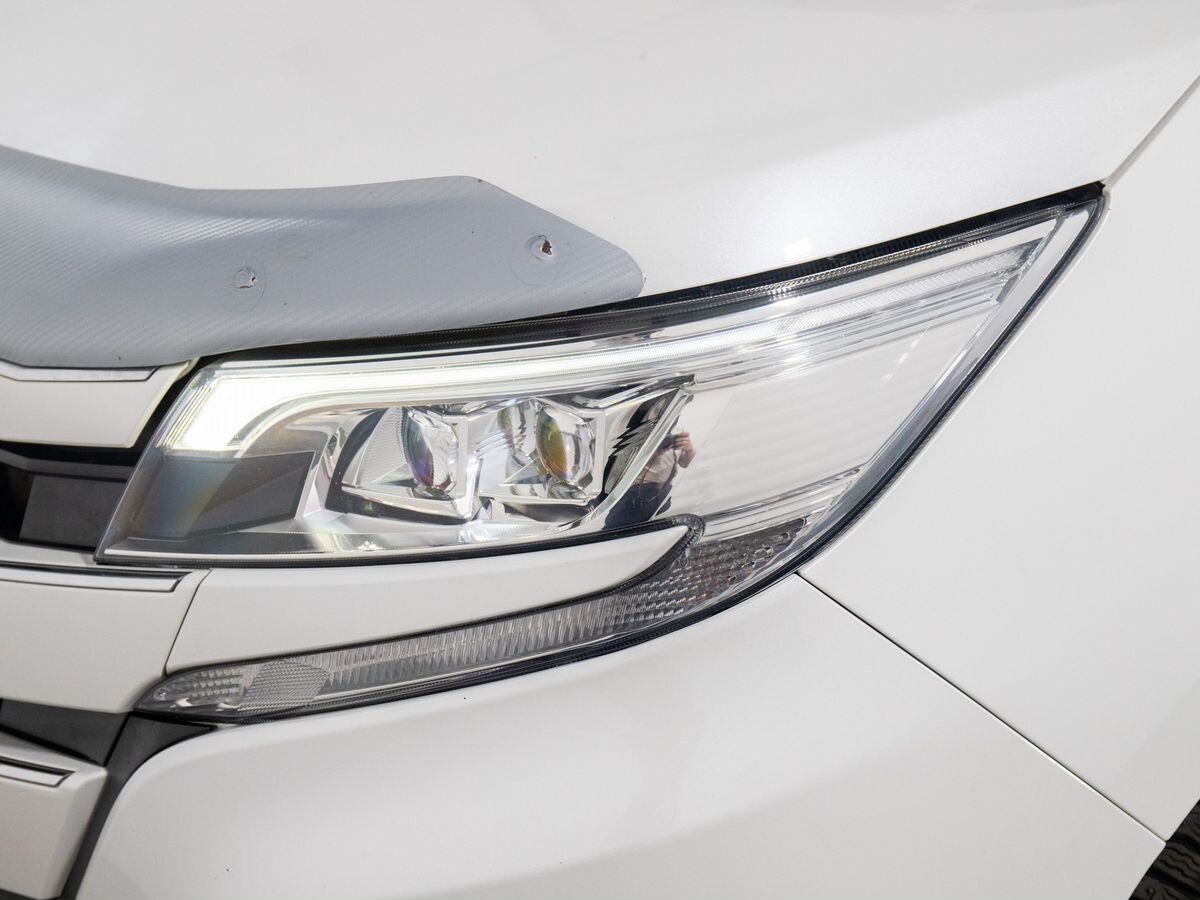 Toyota Noah 2017 - фото автомобиля