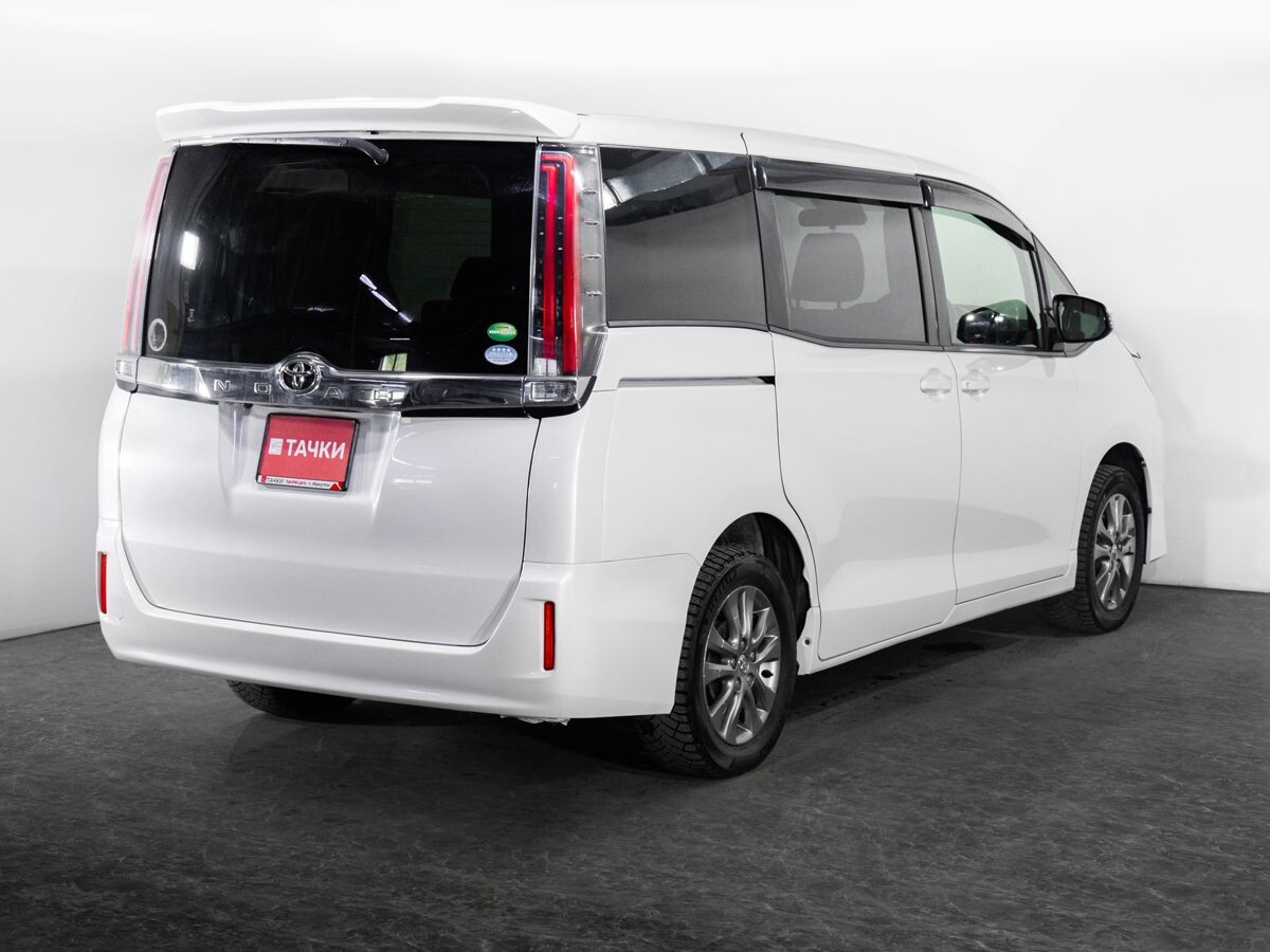 Toyota Noah 2017 - фото автомобиля