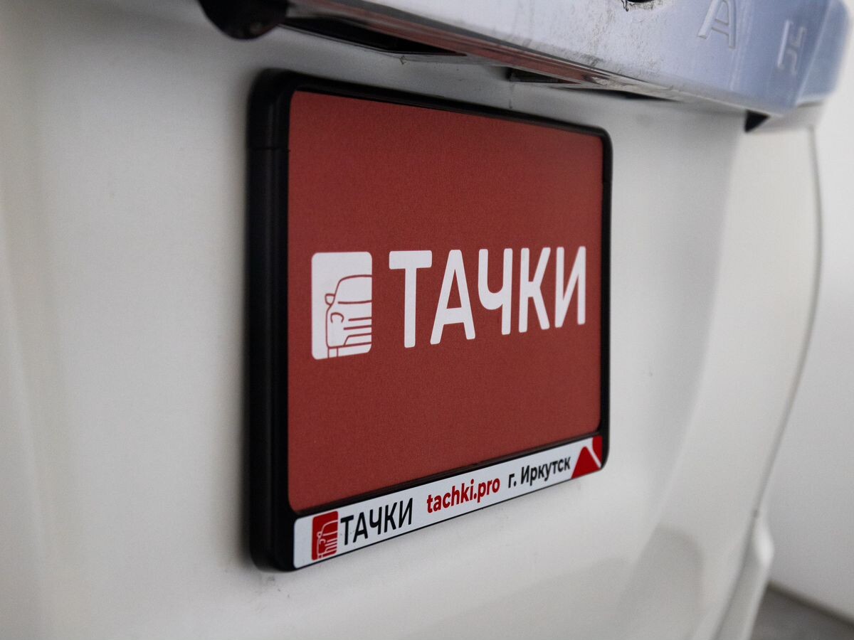 Toyota Noah 2017 - фото автомобиля