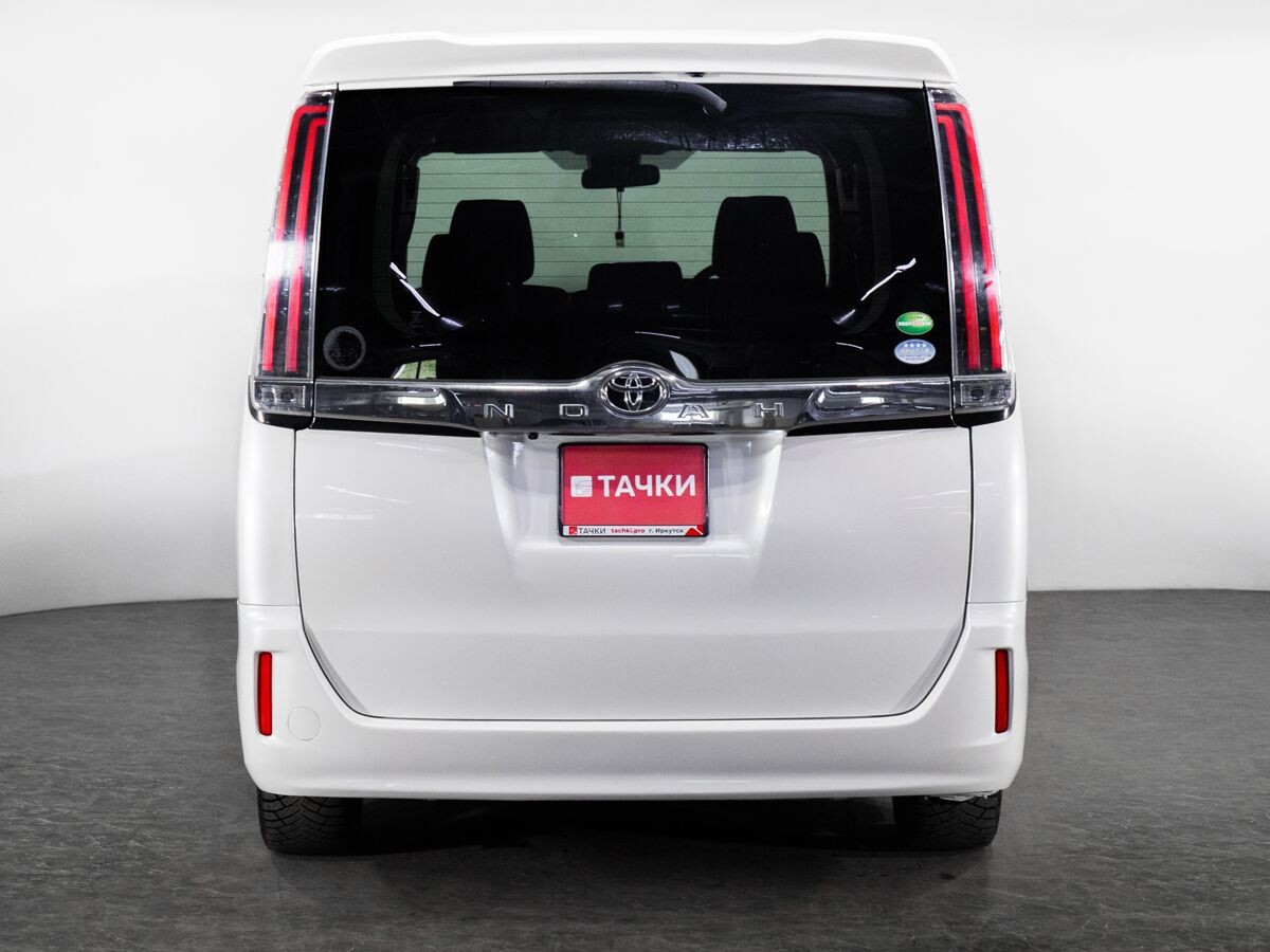 Toyota Noah 2017 - фото автомобиля