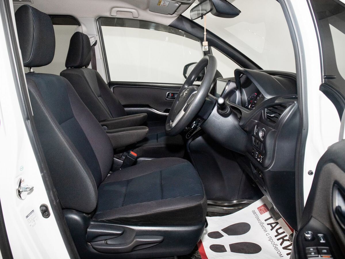 Toyota Noah 2017 - фото автомобиля