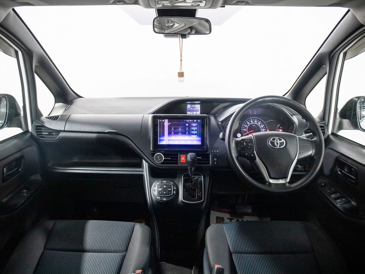 Toyota Noah 2017 - фото автомобиля