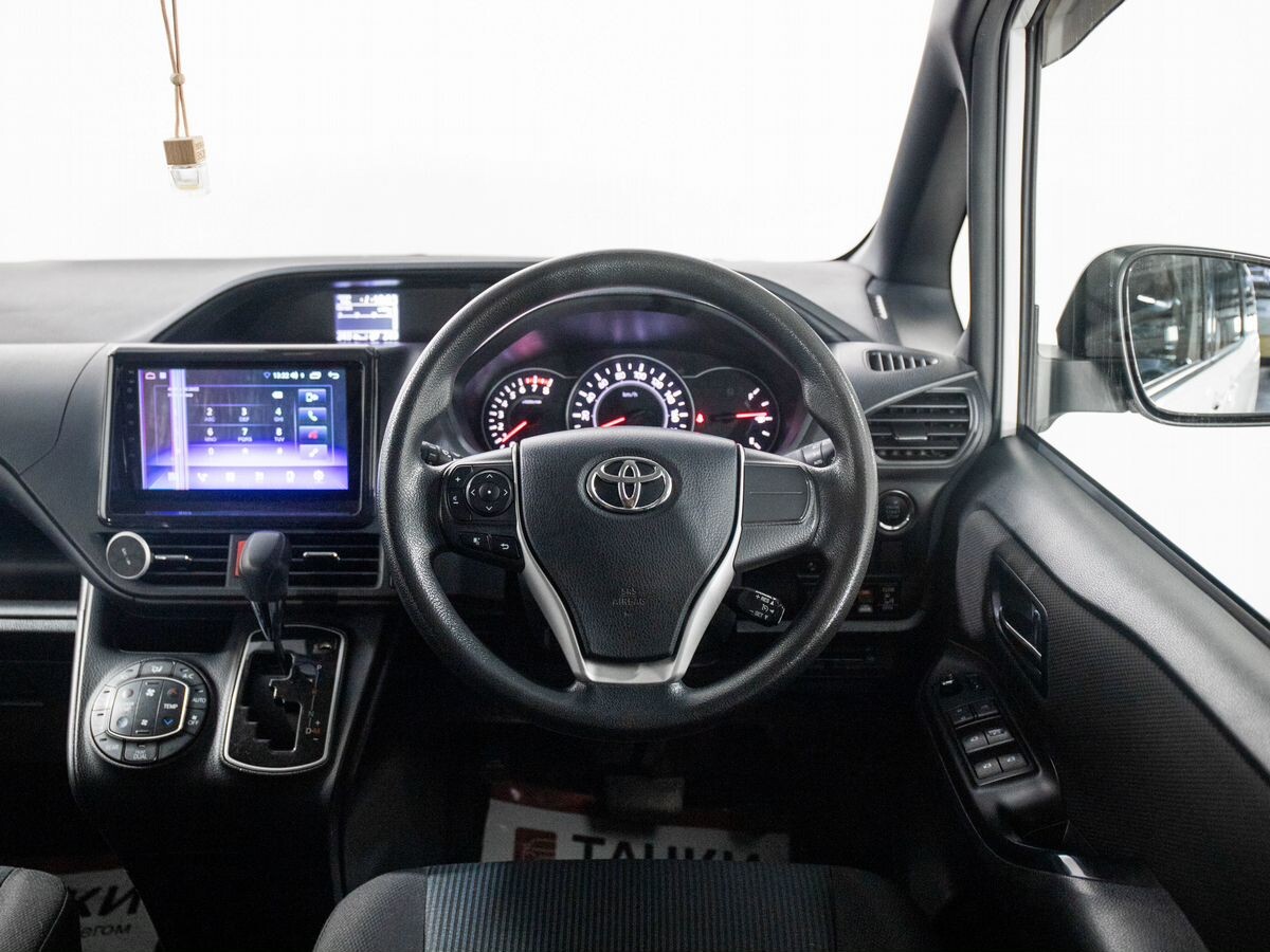 Toyota Noah 2017 - фото автомобиля