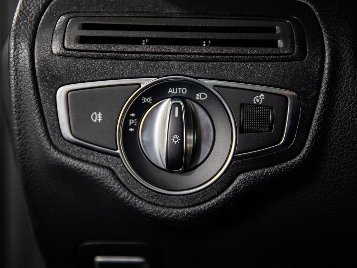 Mercedes-Benz C-Class 2018 - фото автомобиля