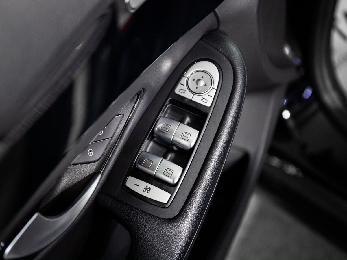Mercedes-Benz C-Class 2018 - фото автомобиля