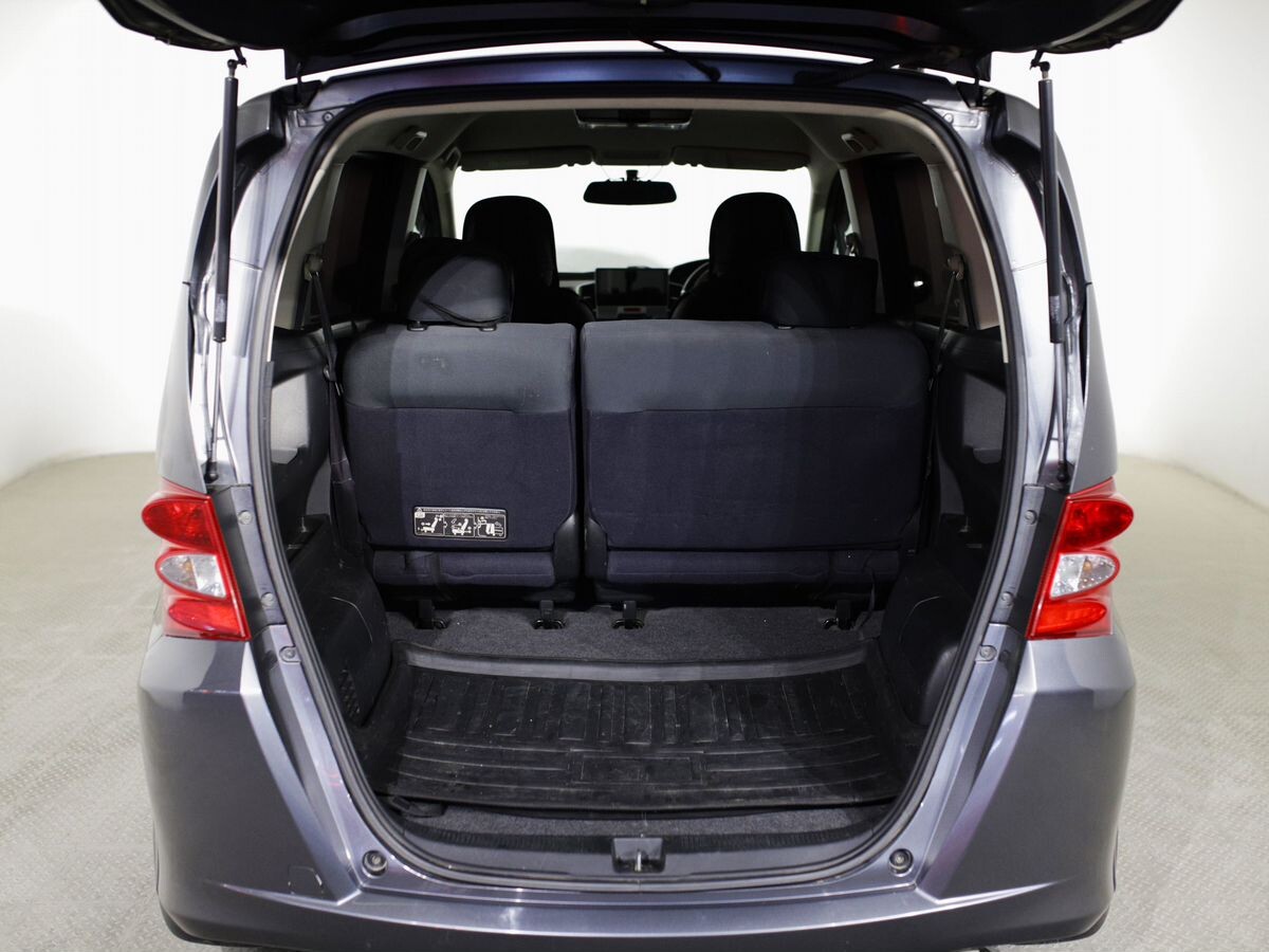 Honda Freed 2010 - фото автомобиля