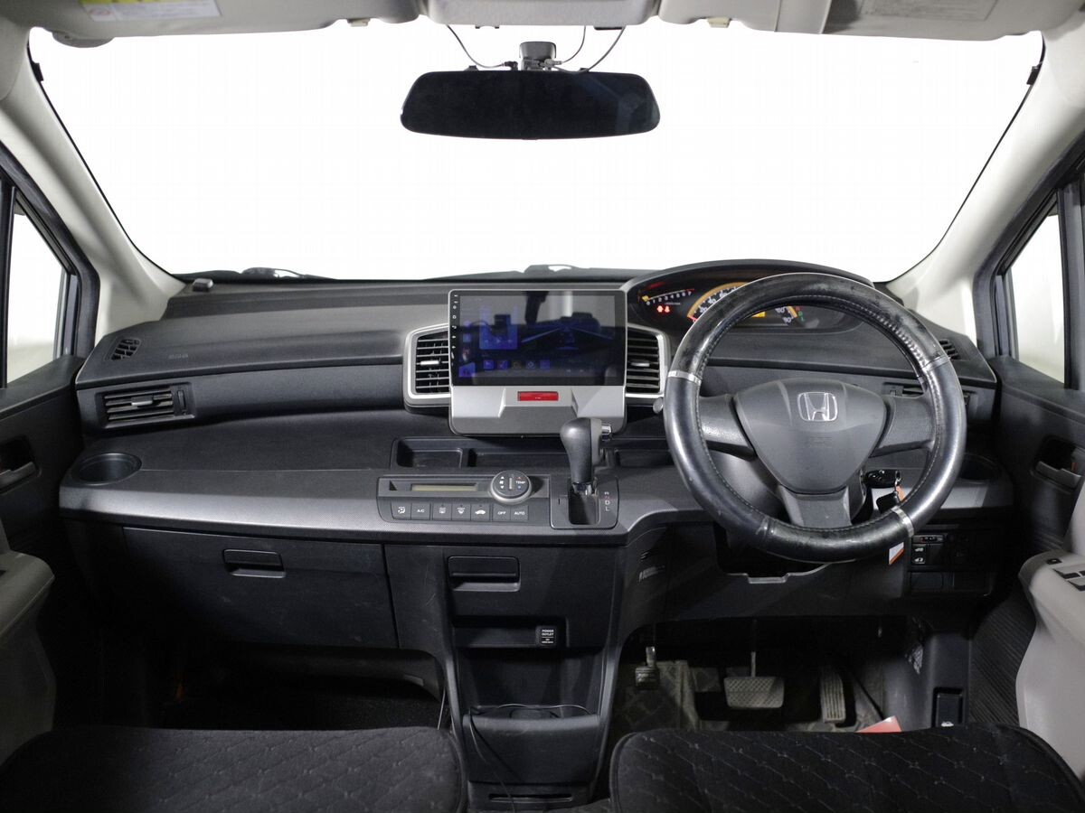 Honda Freed 2010 - фото автомобиля