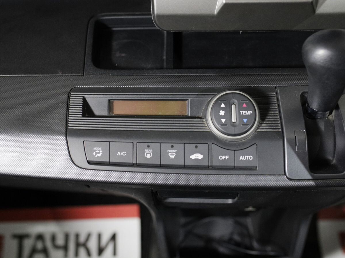 Honda Freed 2010 - фото автомобиля