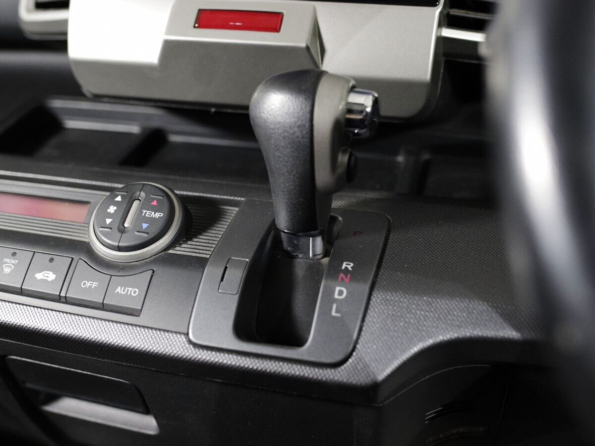 Honda Freed 2010 - фото автомобиля