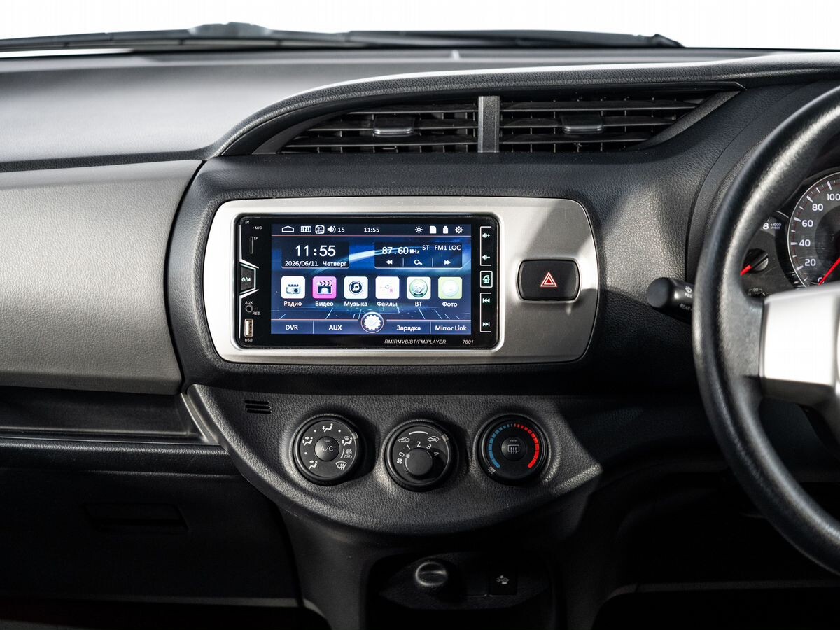Toyota Vitz 2015 - фото автомобиля