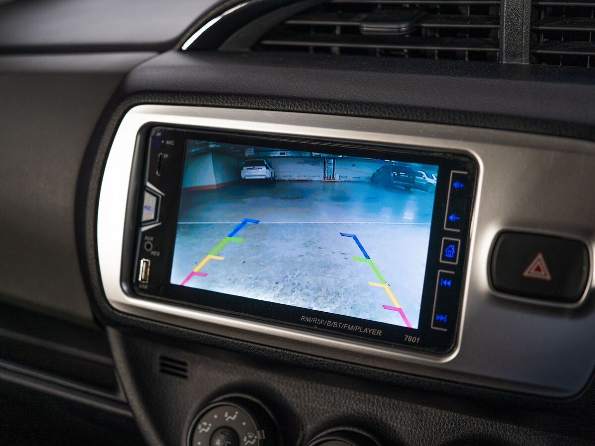 Toyota Vitz 2015 - фото автомобиля