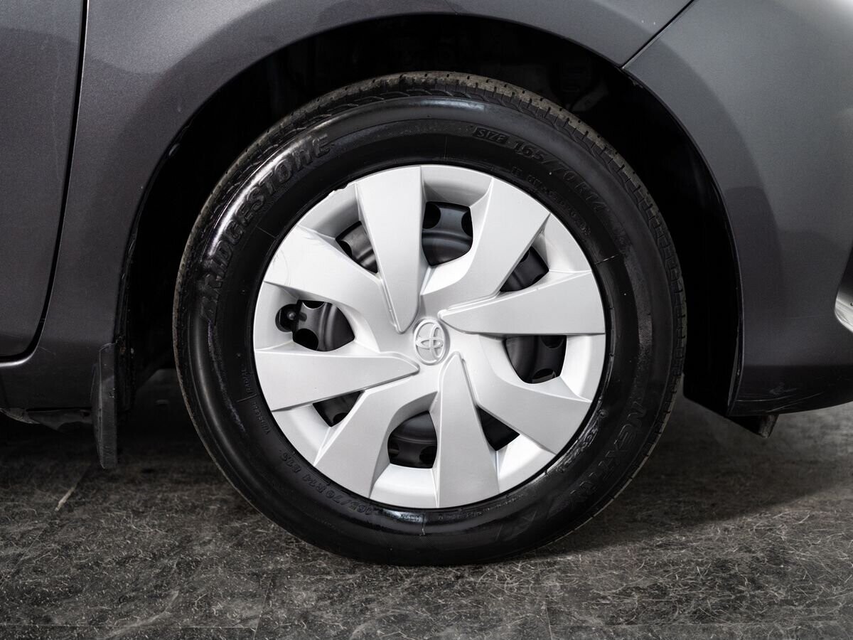 Toyota Vitz 2015 - фото автомобиля