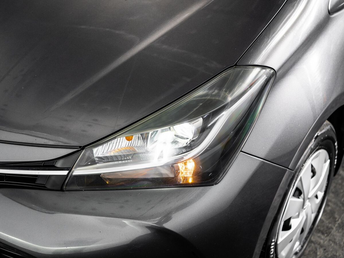 Toyota Vitz 2015 - фото автомобиля