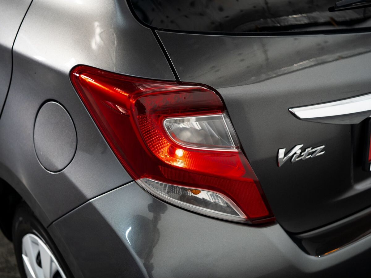 Toyota Vitz 2015 - фото автомобиля