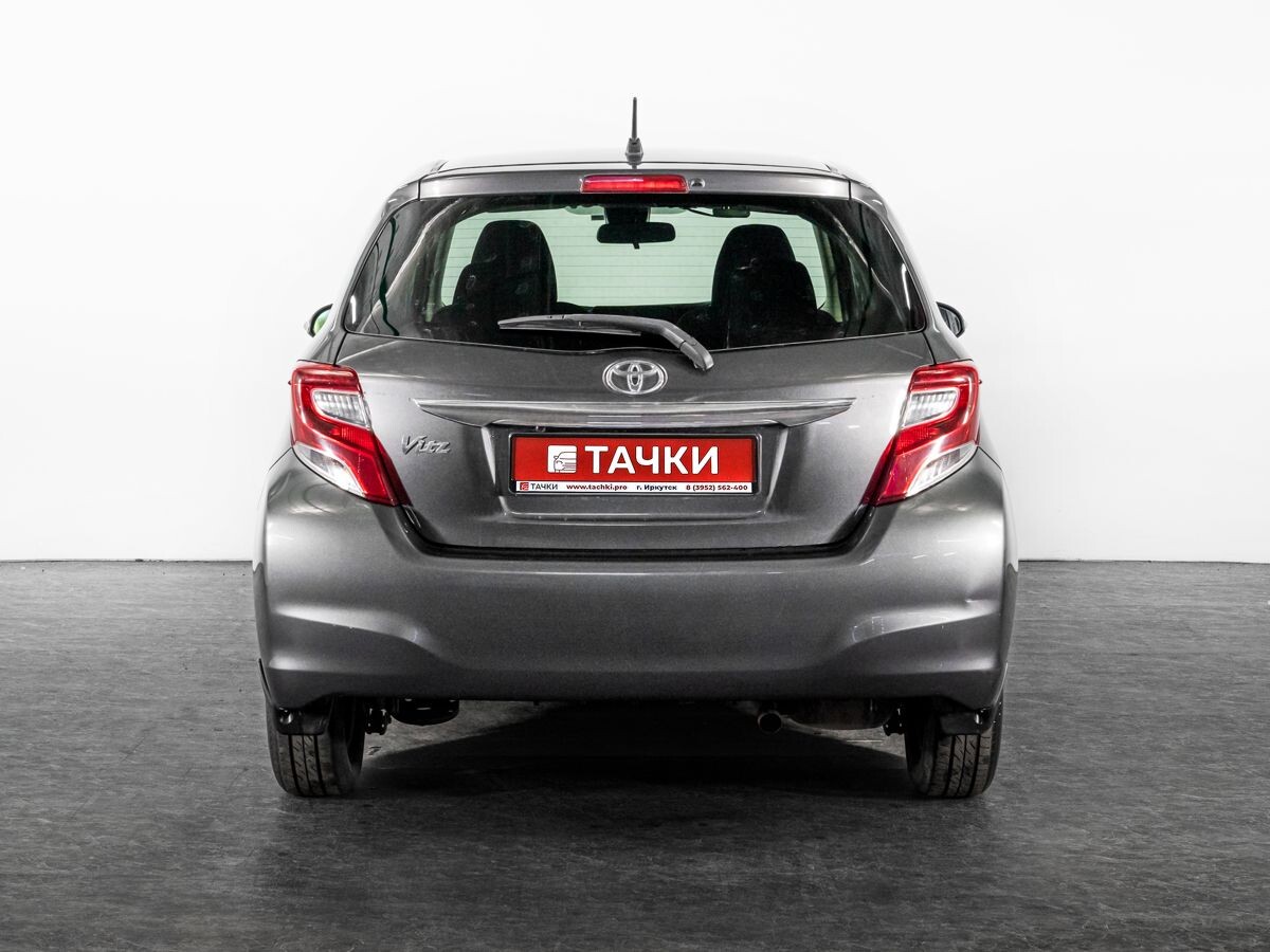 Toyota Vitz 2015 - фото автомобиля