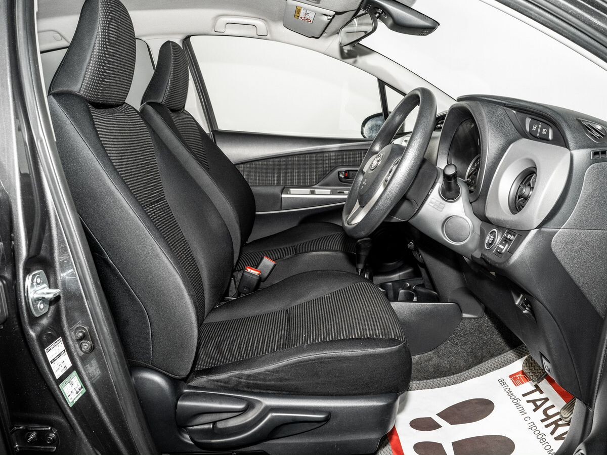 Toyota Vitz 2015 - фото автомобиля