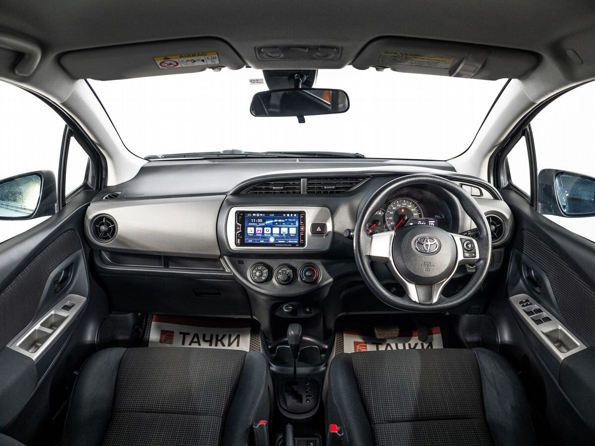 Toyota Vitz 2015 - фото автомобиля
