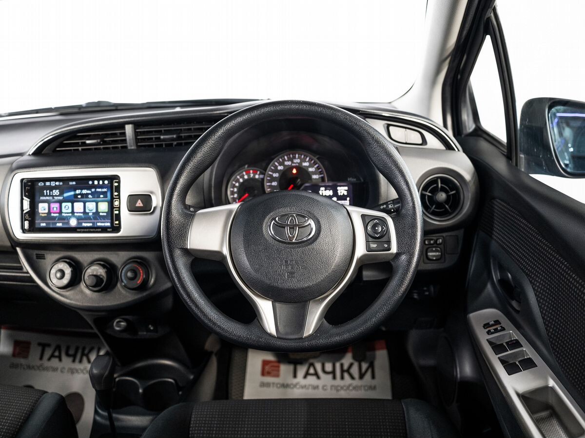 Toyota Vitz 2015 - фото автомобиля