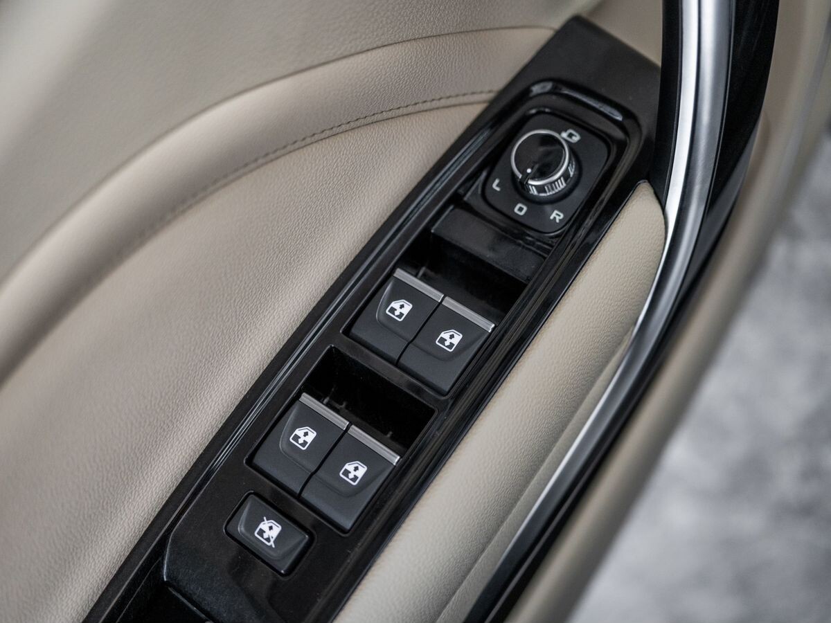 FAW Bestune T77 2022 - фото автомобиля