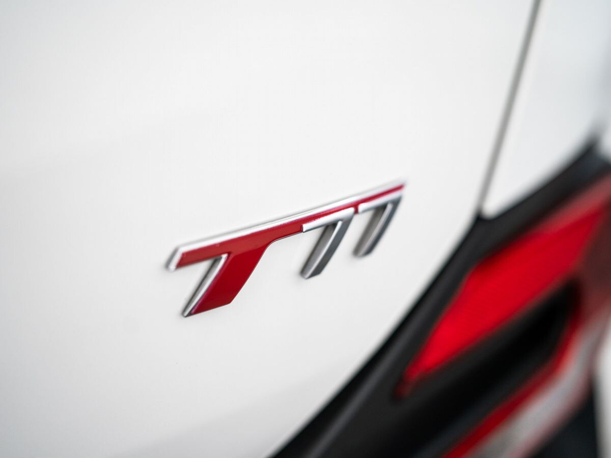 FAW Bestune T77 2022 - фото автомобиля